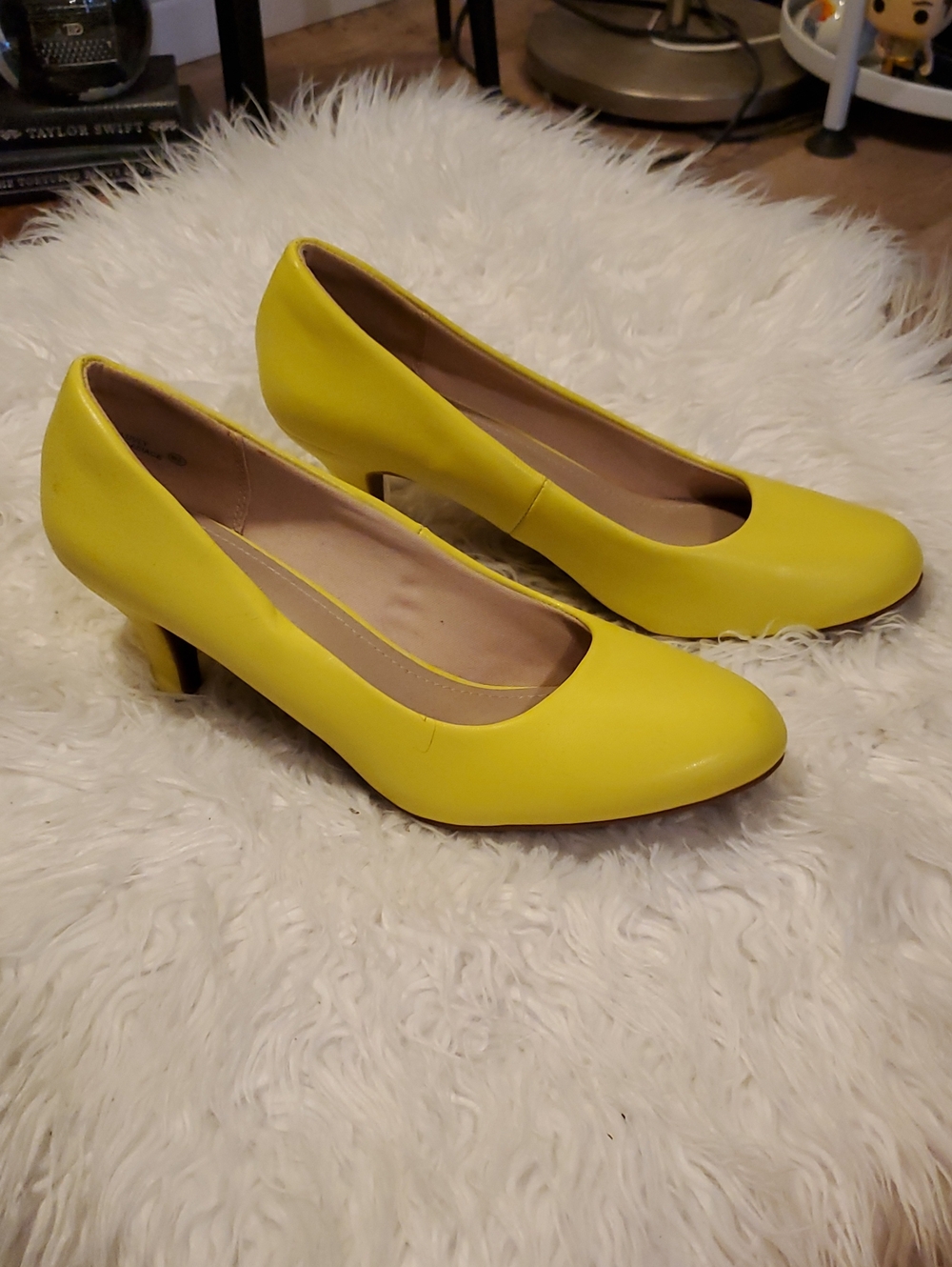 Sunny Yellow Mid-Heel Pumps for Women